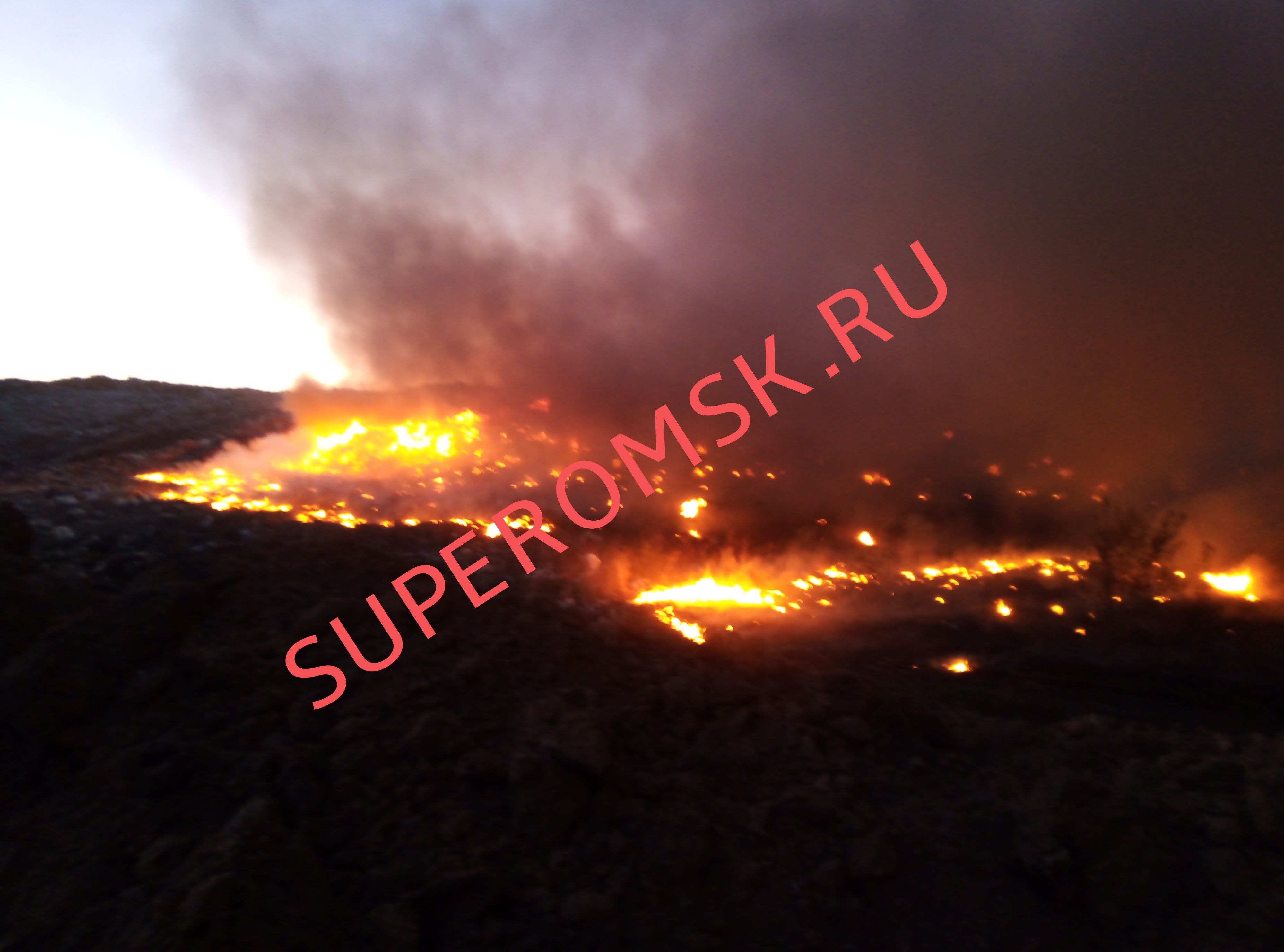 На Кировской свалке в Омске вновь вспыхнул пожар На Кировской свалке в Омске вновь вспыхнул пожар