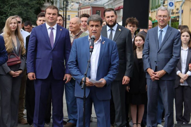 Губернатор Виталий Хоценко открыл в Москве фотовыставку «Омская область – территория развития» Губернатор Виталий Хоценко открыл в Москве фотовыставку «Омская область – территория развития»