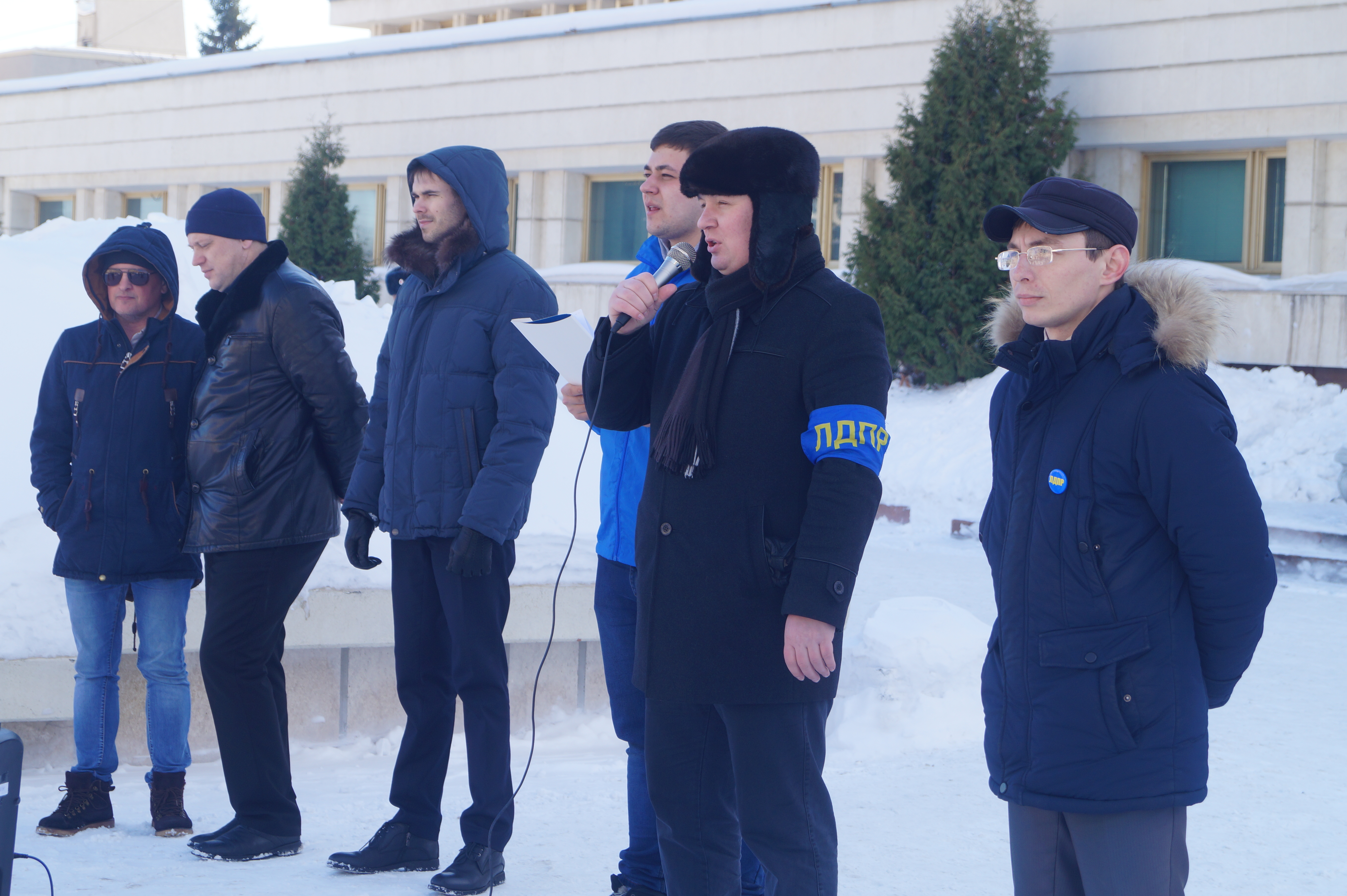 Омские либерал-демократы провели митинг в честь Дня защитника Отечества Омские либерал-демократы провели митинг в честь Дня защитника Отечества