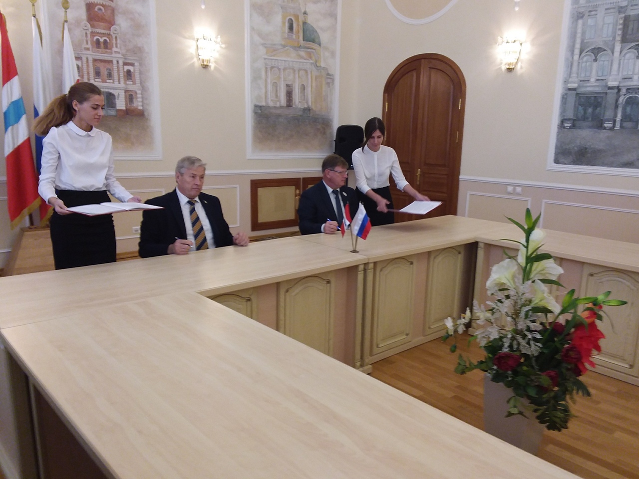 Фадина и Корбут вместе с властями Омского района решат проблемы транспорта и утилизации отходов