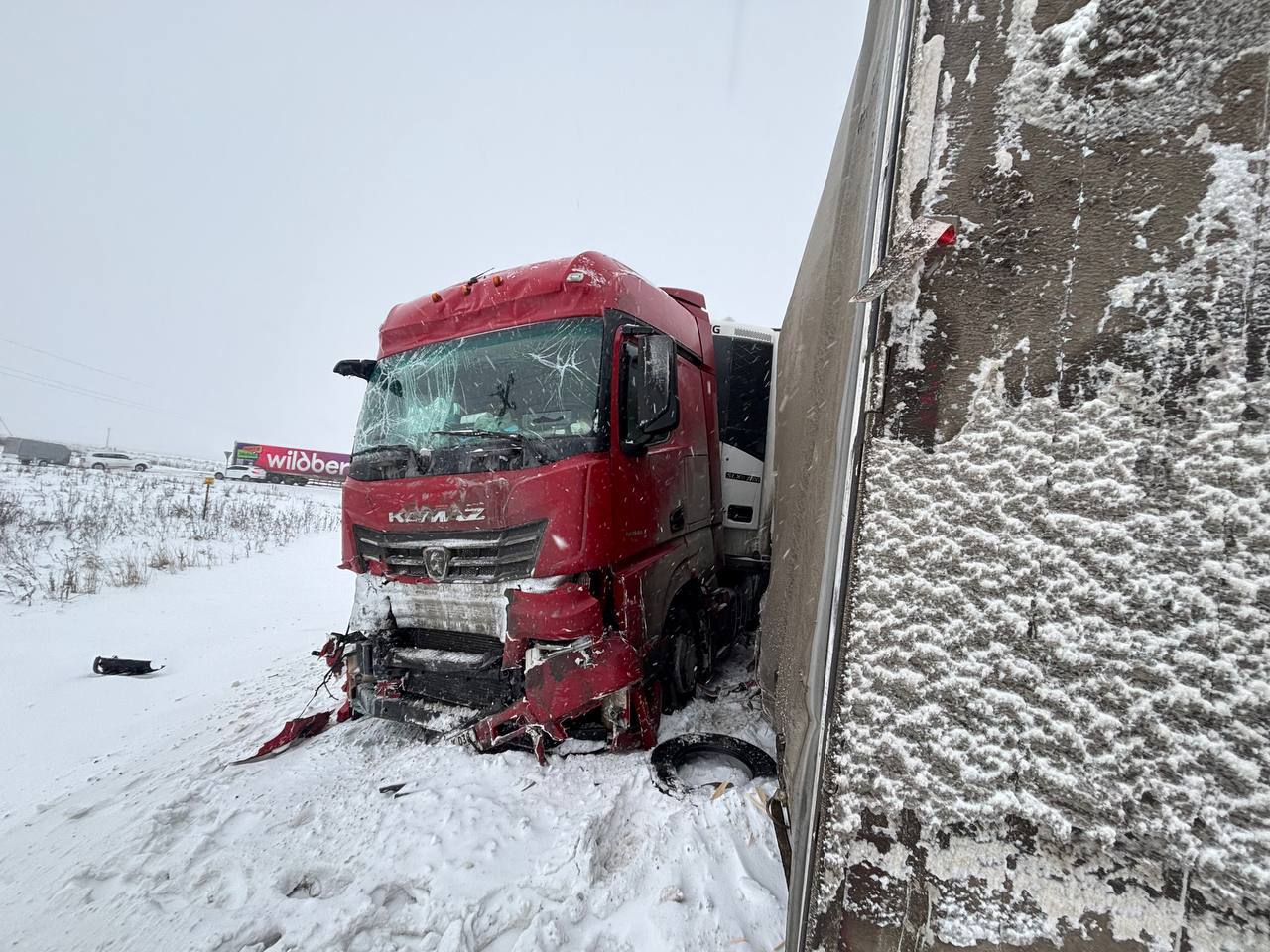 Появились кадры с места жуткого ДТП с погибшими пассажирами автобуса под Омском Появились кадры с места жуткого ДТП с погибшими пассажирами автобуса под Омском