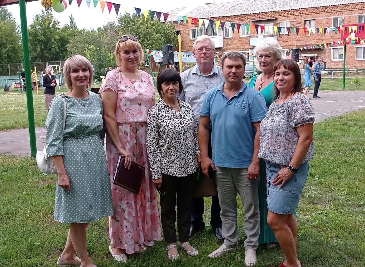 В Октябрьском округе прошли мероприятия, посвященные Дню города и открытию детских площадок В Октябрьском округе прошли мероприятия, посвященные Дню города и открытию детских площадок