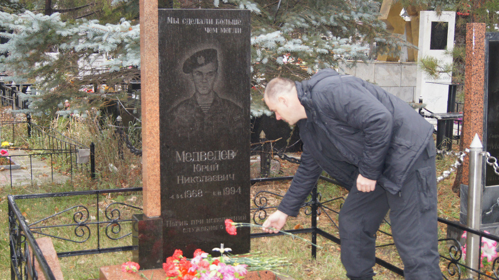 Омские ветераны почтили память ОМОНовцев, погибших от действий смертников Омские ветераны почтили память ОМОНовцев, погибших от действий смертников