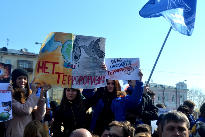 Более трех тысяч омичей вышли на митинг против терроризма Более трех тысяч омичей вышли на митинг против терроризма