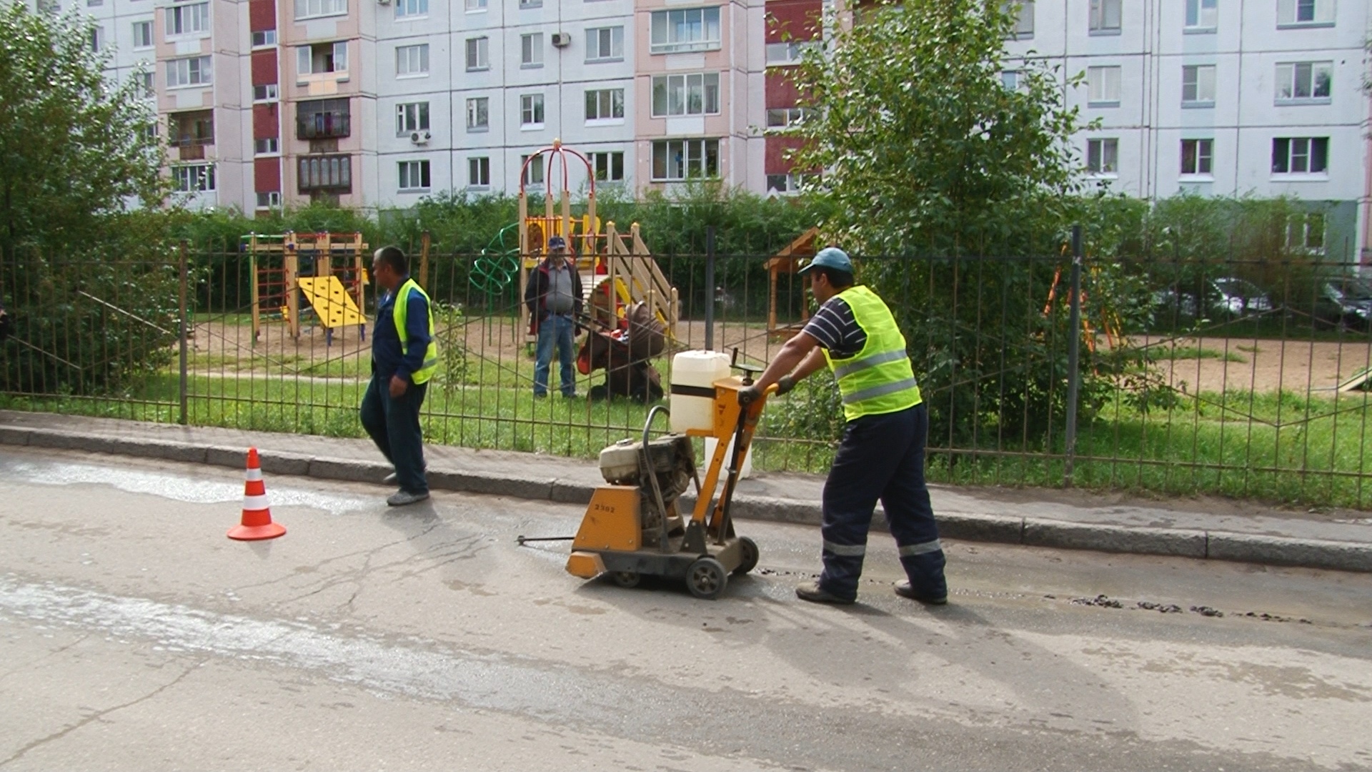 Омичи поблагодарили депутата Гомолко за пешеходную зону