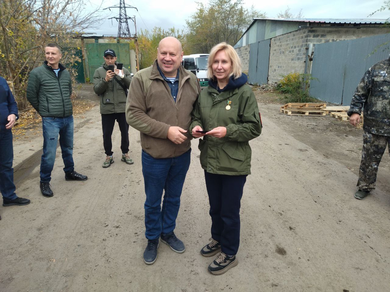 Омский депутат Инна Гомолко развозит бойцам СВО посылки и письма от детей Омский депутат Инна Гомолко развозит бойцам СВО посылки и письма от детей