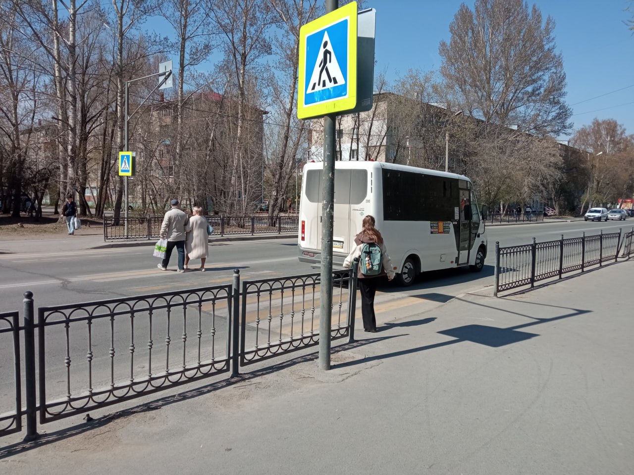 В Омске появился смертельно опасный переход для пешеходов В Омске появился смертельно опасный переход для пешеходов
