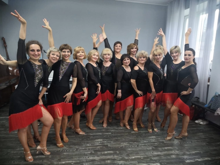 «Мамы без возраста» представили танцевальное шоу «Пески времени»