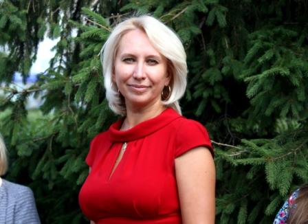 Депутат Инна Гомолко приняла участие в открытии Доски Почета Советского округа Депутат Инна Гомолко приняла участие в открытии Доски Почета Советского округа