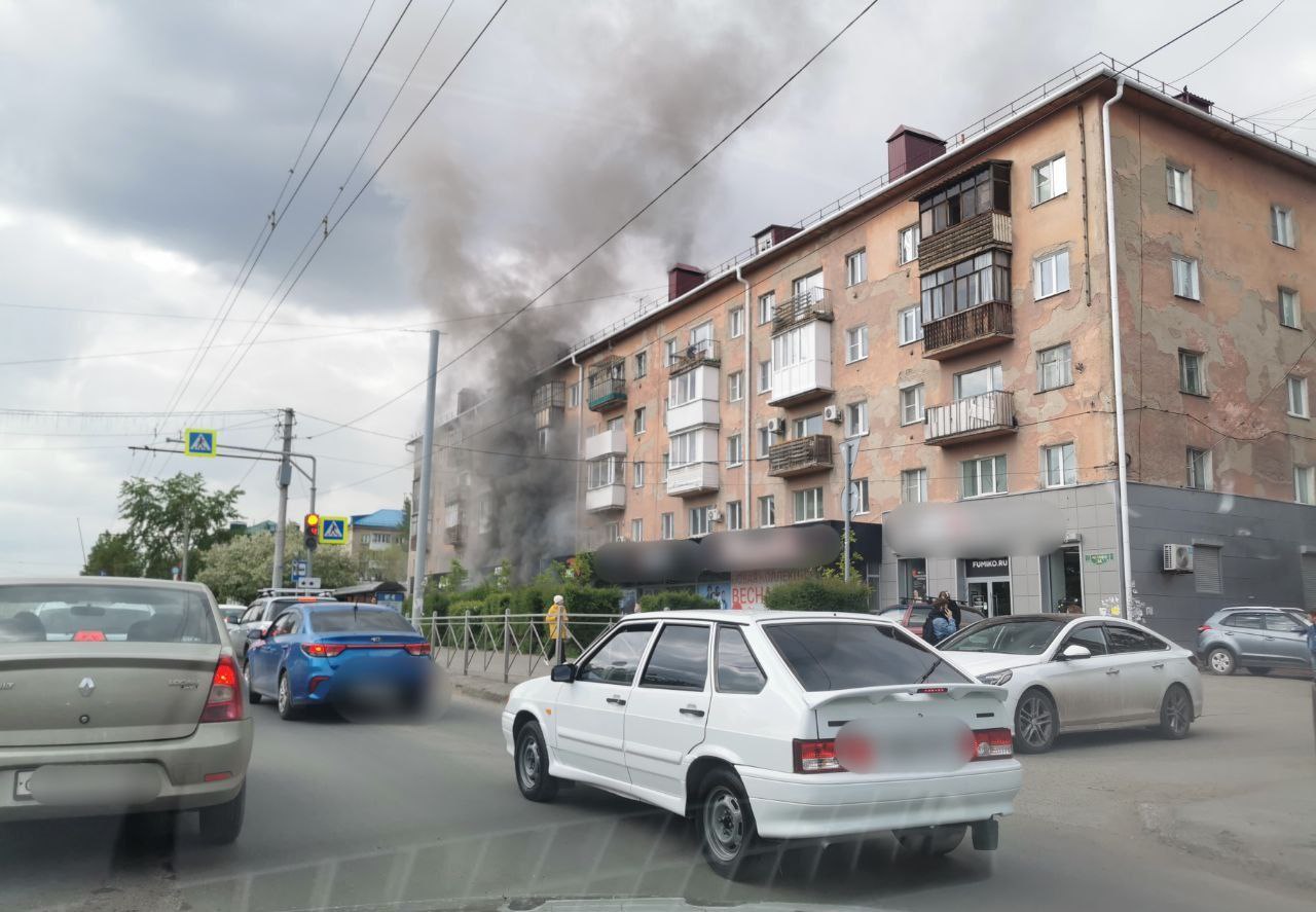 Стали известны подробности пожара в магазине у политеха в Омске Стали известны подробности пожара в магазине у политеха в Омске
