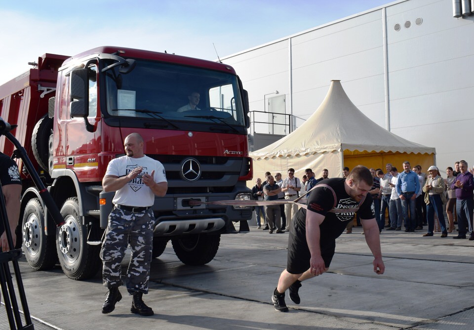 В Омске открылся грузовой Mercedes-Benz В Омске открылся грузовой Mercedes-Benz