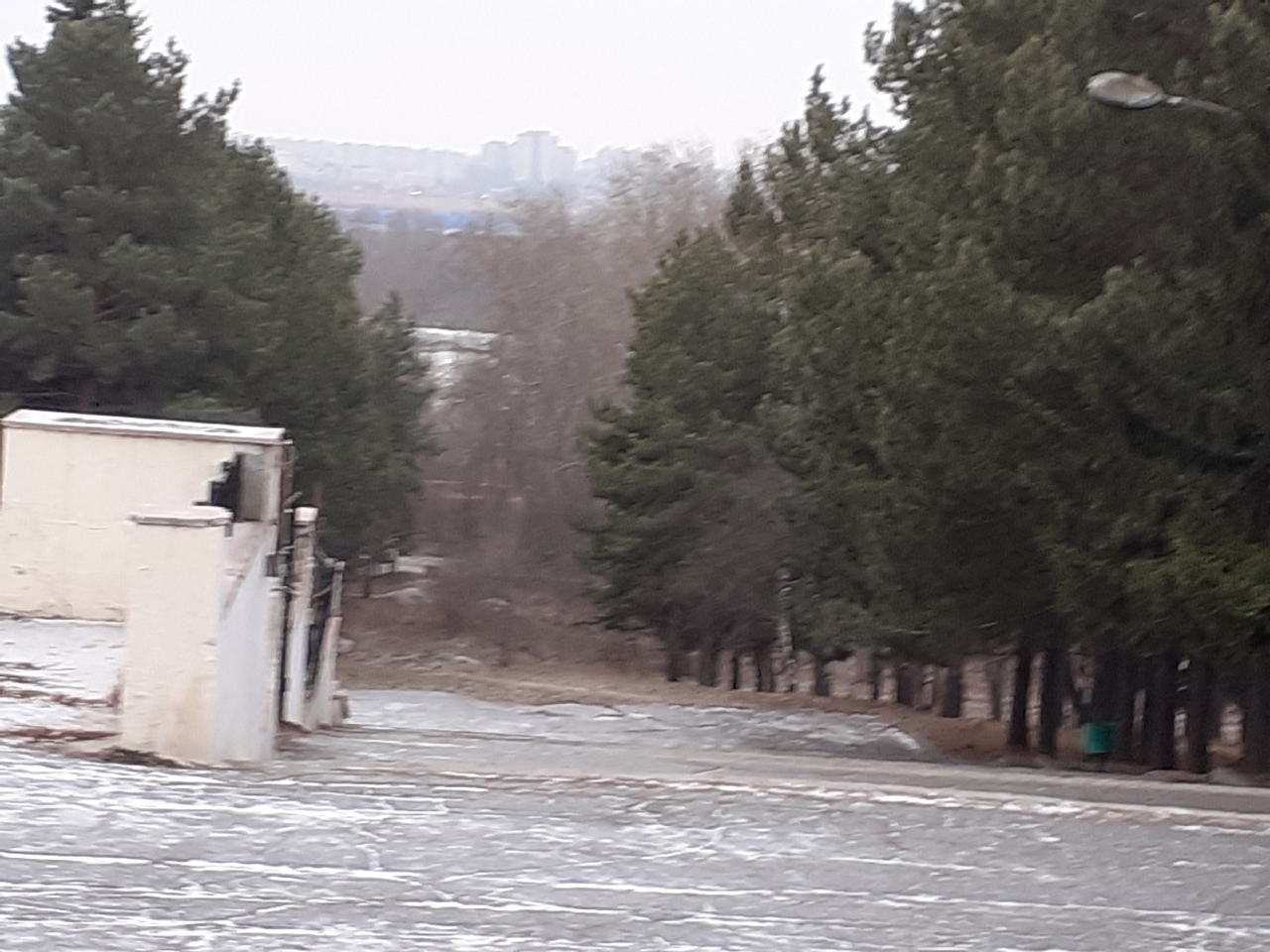 В Советском парке Омска спешно принялись делать приветственные надписи – фото В Советском парке Омска спешно принялись делать приветственные надписи – фото