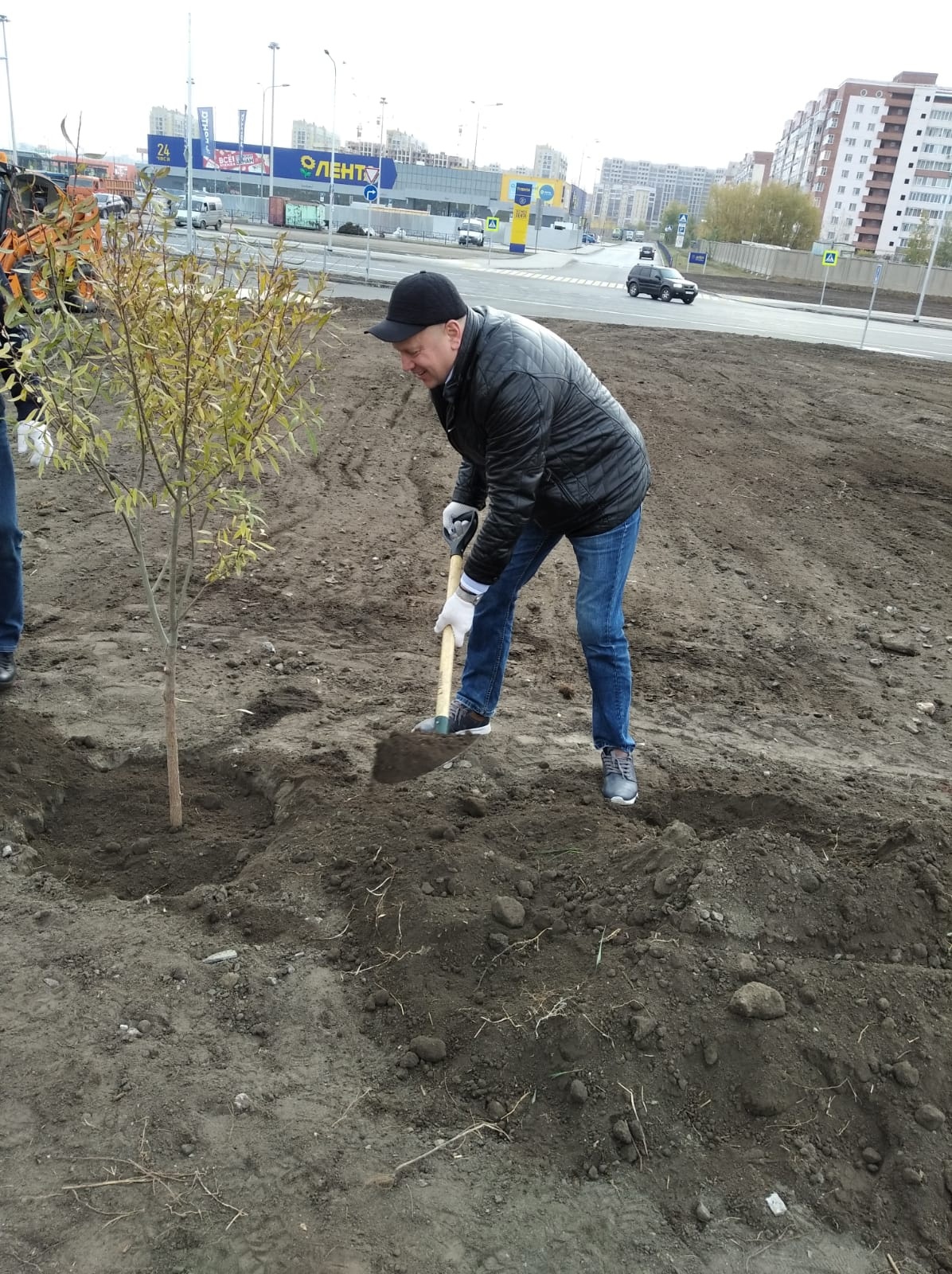 Председатель Омского горсовета Владимир Корбут и мэр Сергей Шелест в тандеме потрудились на благо Левобережья Председатель Омского горсовета Владимир Корбут и мэр Сергей Шелест в тандеме потрудились на благо Левобережья
