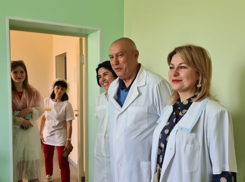 «Единая Россия» подарила омскому роддому № 6 годовой запас бирок для новорожденных «Единая Россия» подарила омскому роддому № 6 годовой запас бирок для новорожденных