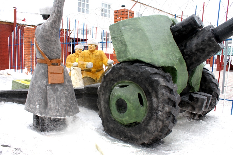 Заключенные омской колонии воссоздали ледяной городок 1942 года Заключенные омской колонии воссоздали ледяной городок 1942 года
