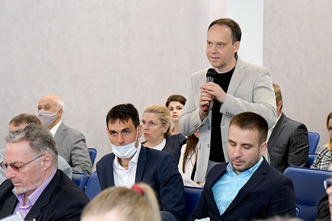 Губернатор Омской области Александр Бурков встретился с представителями бизнес-сообщества в формате открытого диалога Губернатор Омской области Александр Бурков встретился с представителями бизнес-сообщества в формате открытого диалога