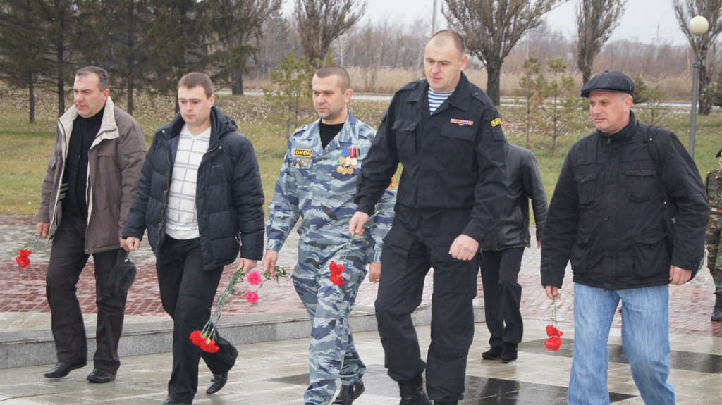 Омские ветераны почтили память ОМОНовцев, погибших от действий смертников Омские ветераны почтили память ОМОНовцев, погибших от действий смертников