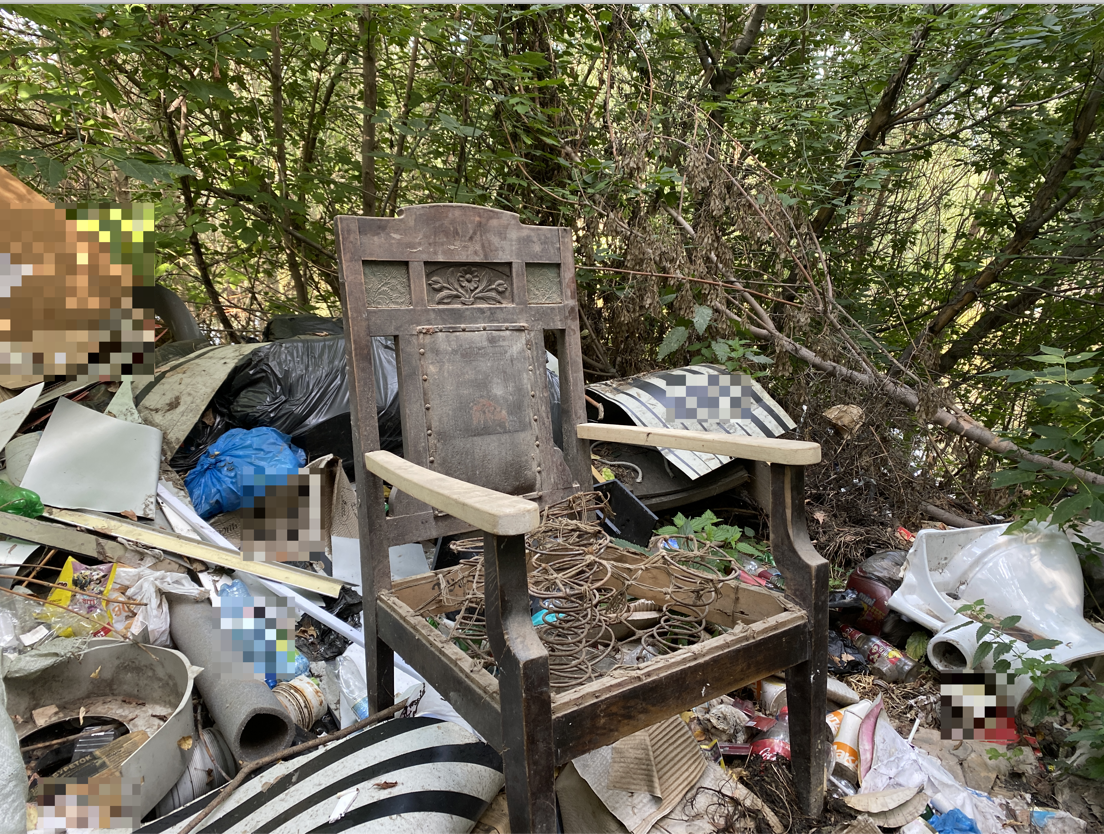 С набережной Оми в Омске уносят уцелевшие ценности времен царской России С набережной Оми в Омске уносят уцелевшие ценности времен царской России