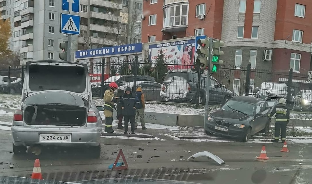 День жестянщика? С первым снегом Омск заполонили аварии День жестянщика? С первым снегом Омск заполонили аварии