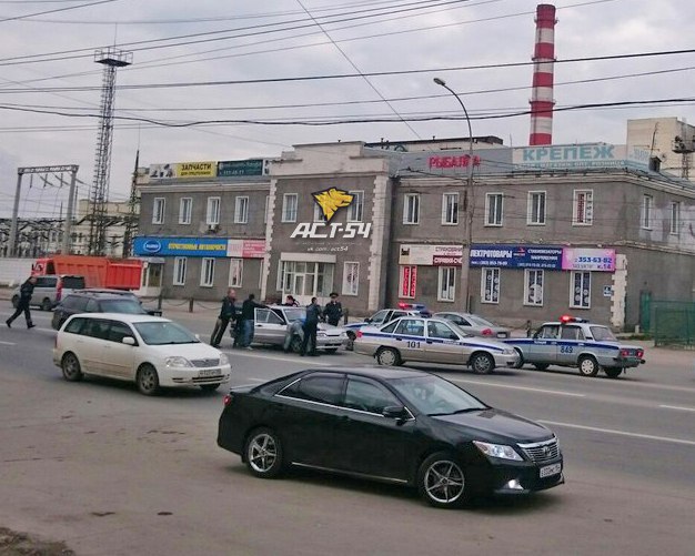 В Новосибирске полицейские задержали омичей, не заплативших за бензин В Новосибирске полицейские задержали омичей, не заплативших за бензин