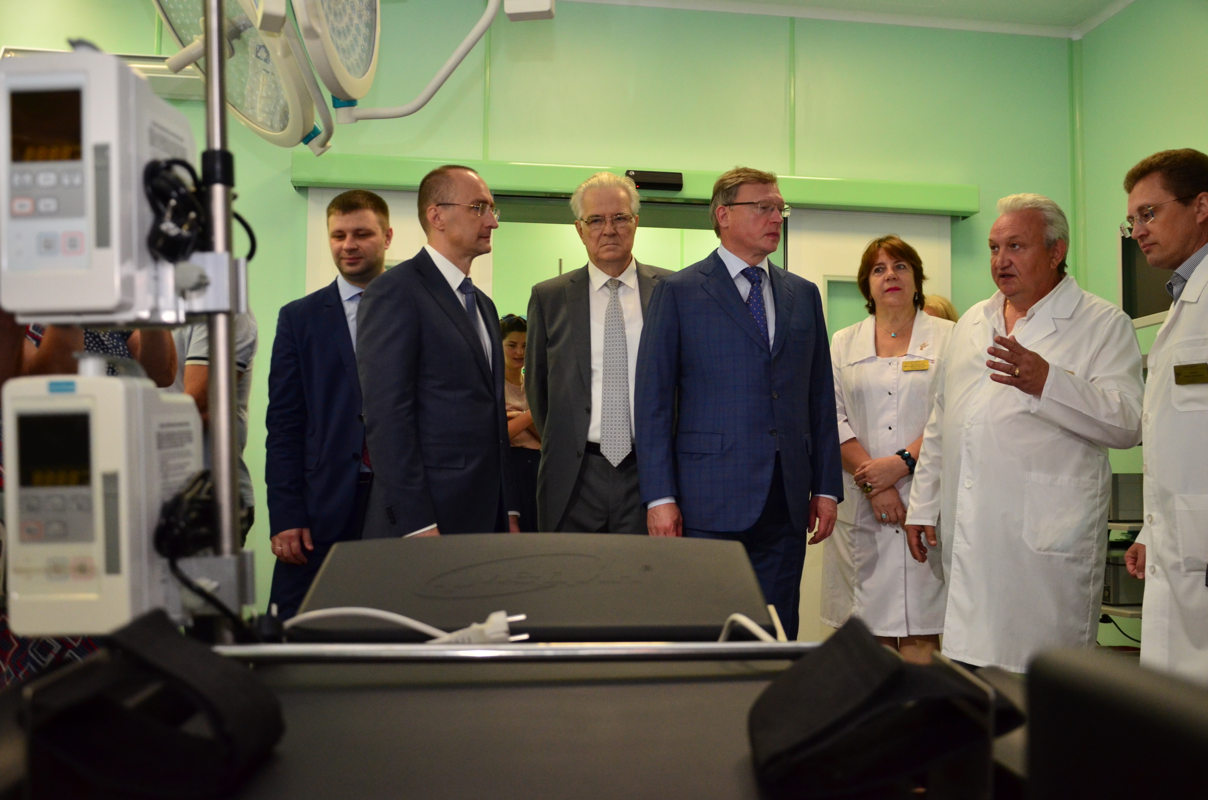 Бурков открыл уникальный детский хирургический стационар в Омске Бурков открыл уникальный детский хирургический стационар в Омске