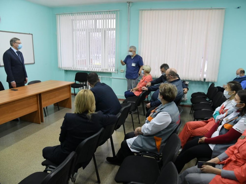 Омский губернатор Бурков поблагодарил за самоотдачу сотрудников скорой помощи Омский губернатор Бурков поблагодарил за самоотдачу сотрудников скорой помощи