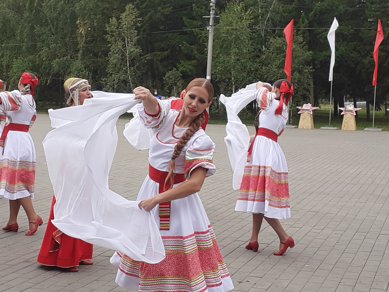 В Омске открыли стелу в честь Великой Отечественной войны В Омске открыли стелу в честь Великой Отечественной войны