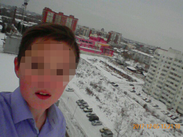 Юный омич сделал селфи на краю заброшенной высотки Юный омич сделал селфи на краю заброшенной высотки