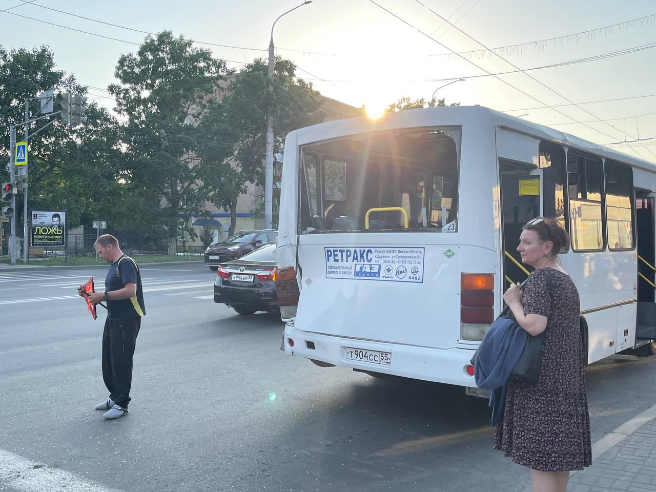 В Омске три человека пострадали в столкновении двух полных автобусов на Красном Пути В Омске три человека пострадали в столкновении двух полных автобусов на Красном Пути