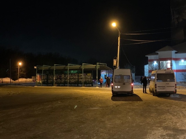 На окраине Омска теплые остановки пустуют без пассажиров и арендаторов
