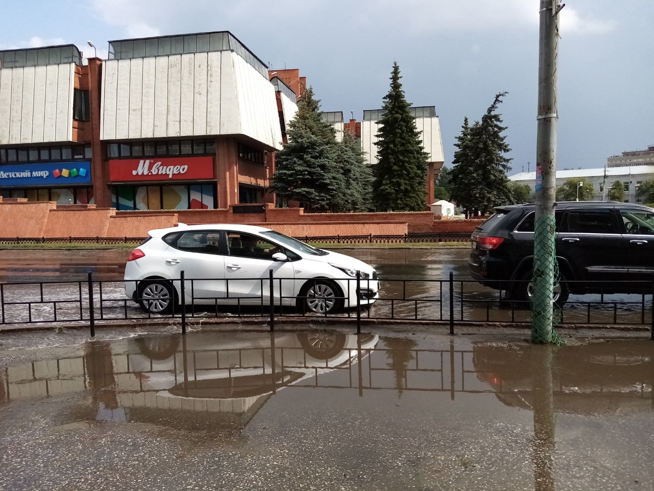 Трехминутного ливня хватило, чтобы затопить Омск Трехминутного ливня хватило, чтобы затопить Омск