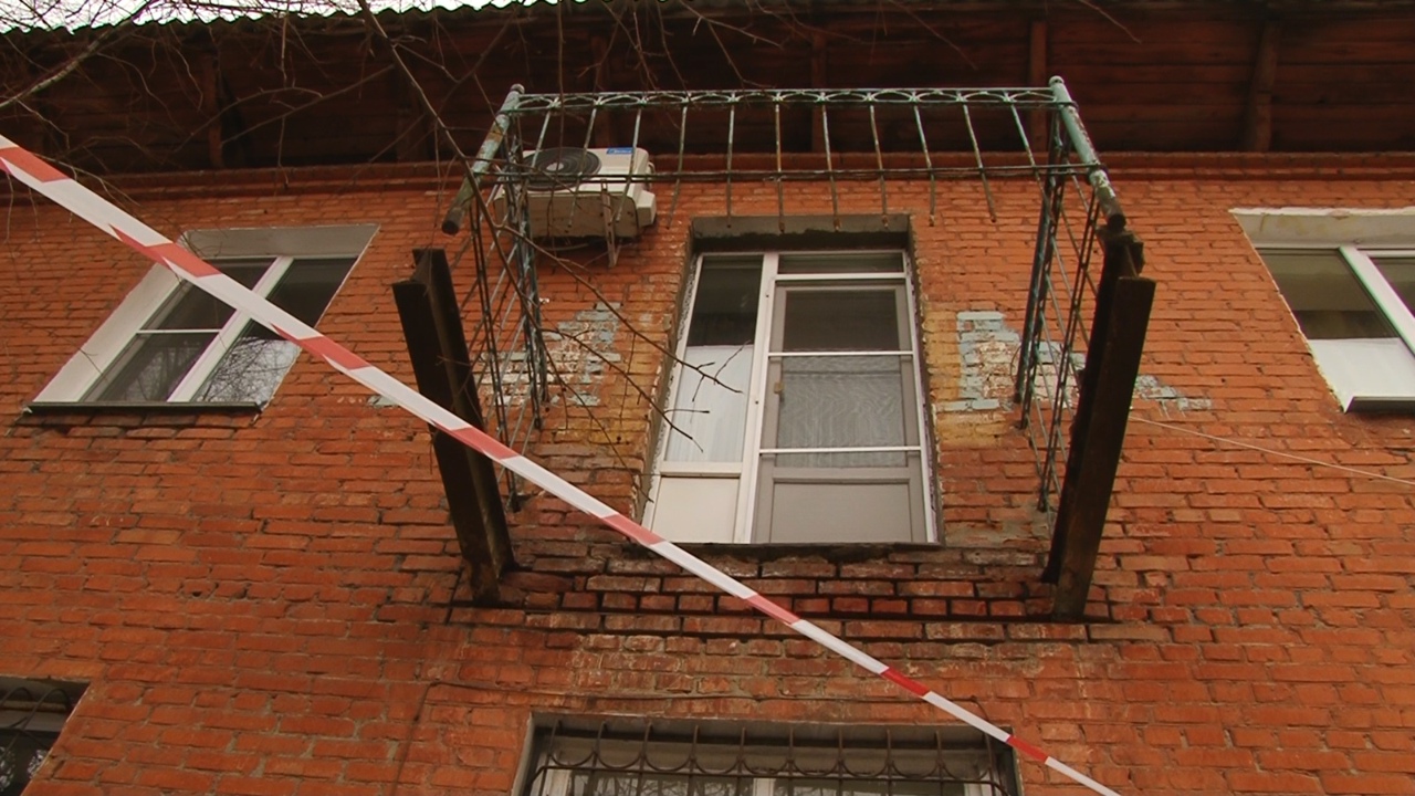 В омской управляющей компании пообещали вернуть исчезнувший балкон