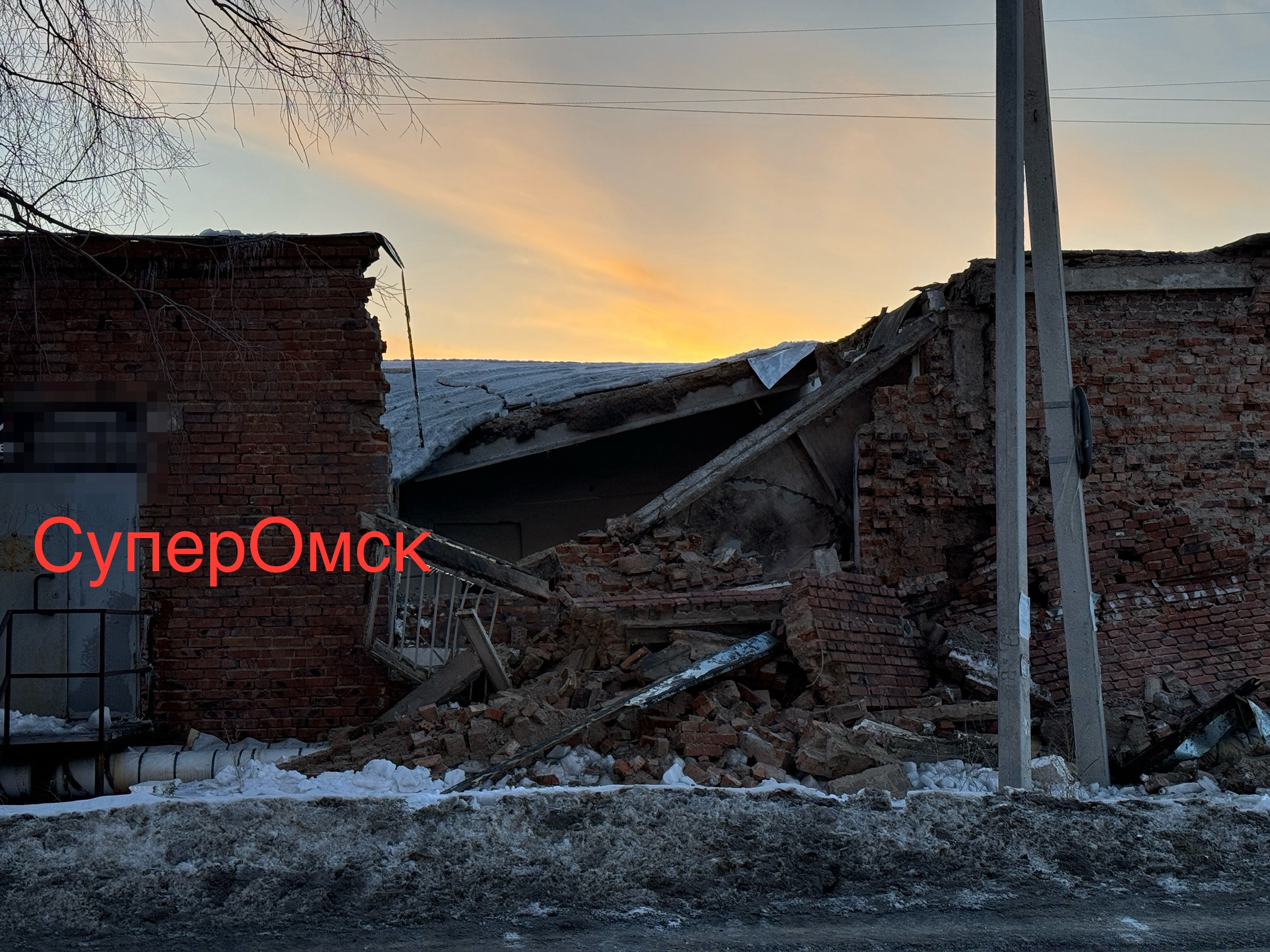 Появились кадры рухнувшего здания на Лермонтова в Омске Появились кадры рухнувшего здания на Лермонтова в Омске