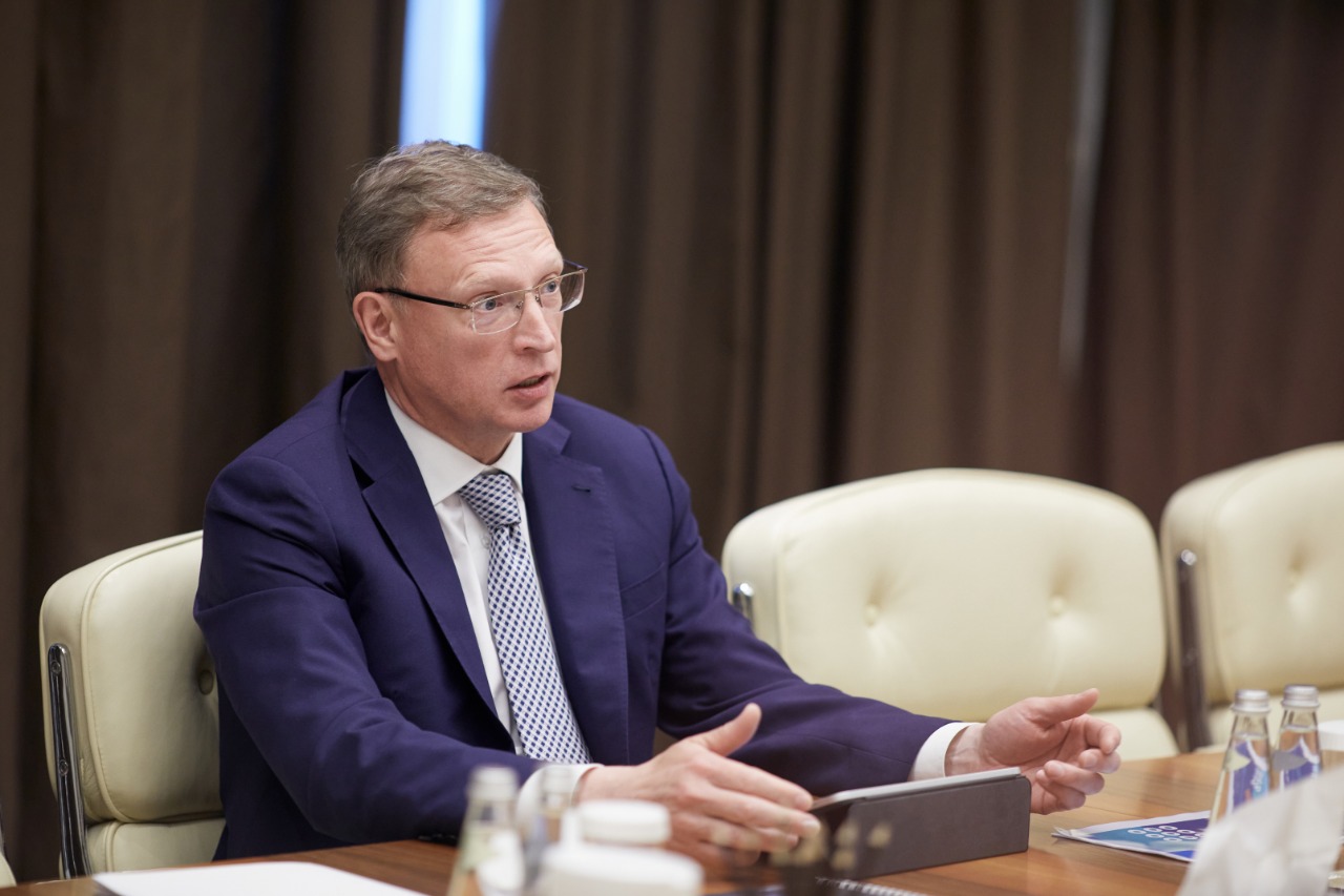 Губернатор Бурков обсудил с главой «Газпром нефти» Дюковым проекты компании в Омской области Губернатор Бурков обсудил с главой «Газпром нефти» Дюковым проекты компании в Омской области