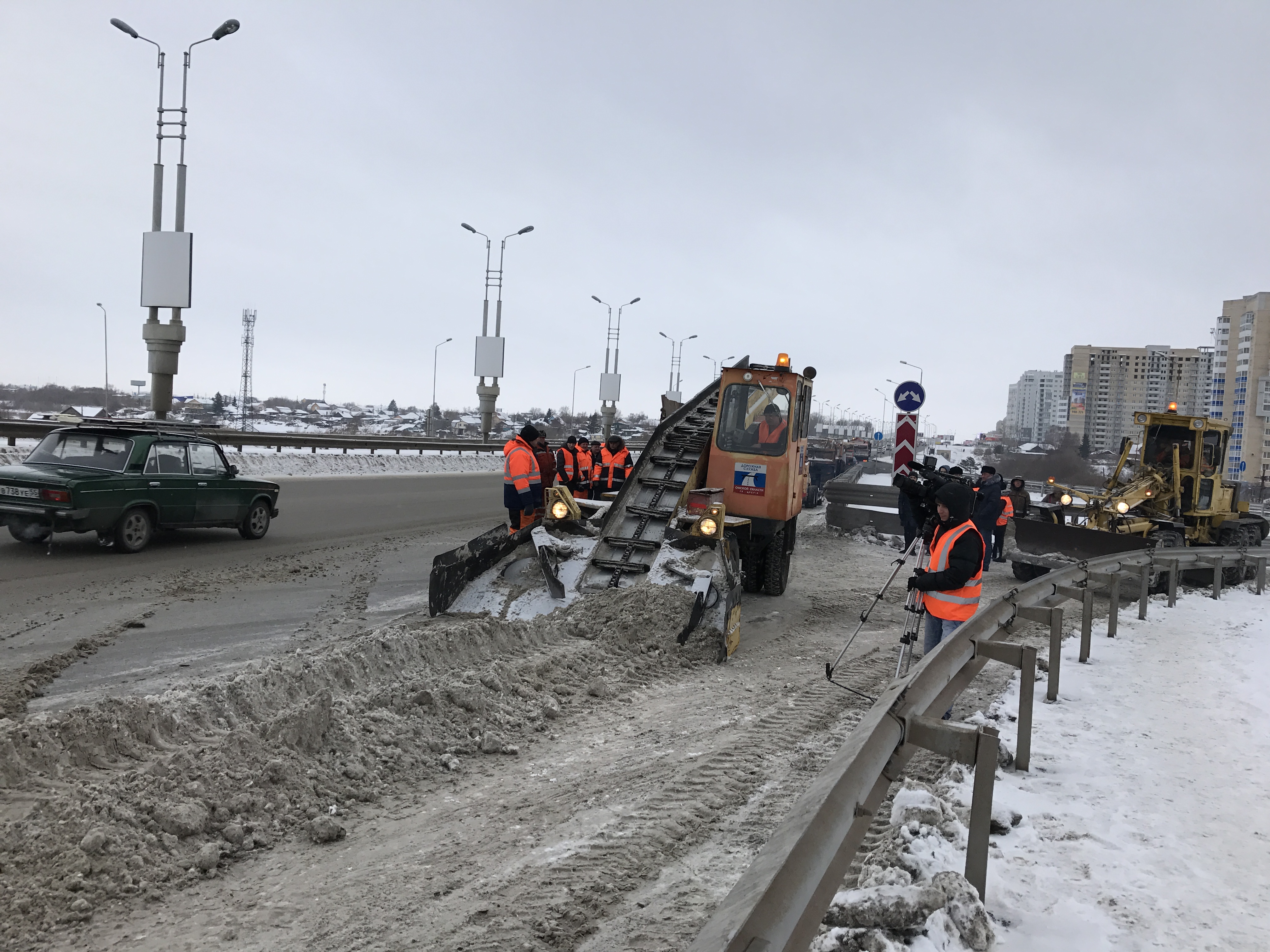 Облправительство перешло на дорожную тематику в конфликте с мэрией Омска Облправительство перешло на дорожную тематику в конфликте с мэрией Омска