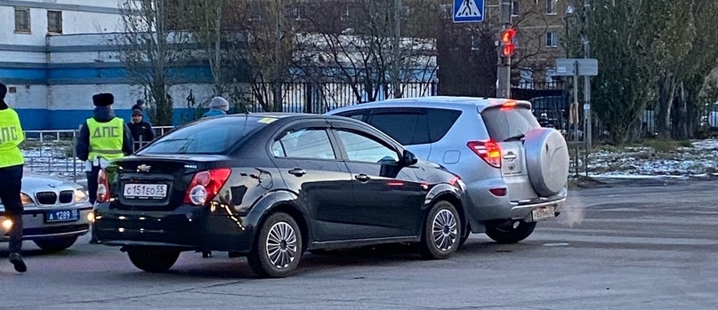 День жестянщика? С первым снегом Омск заполонили аварии День жестянщика? С первым снегом Омск заполонили аварии