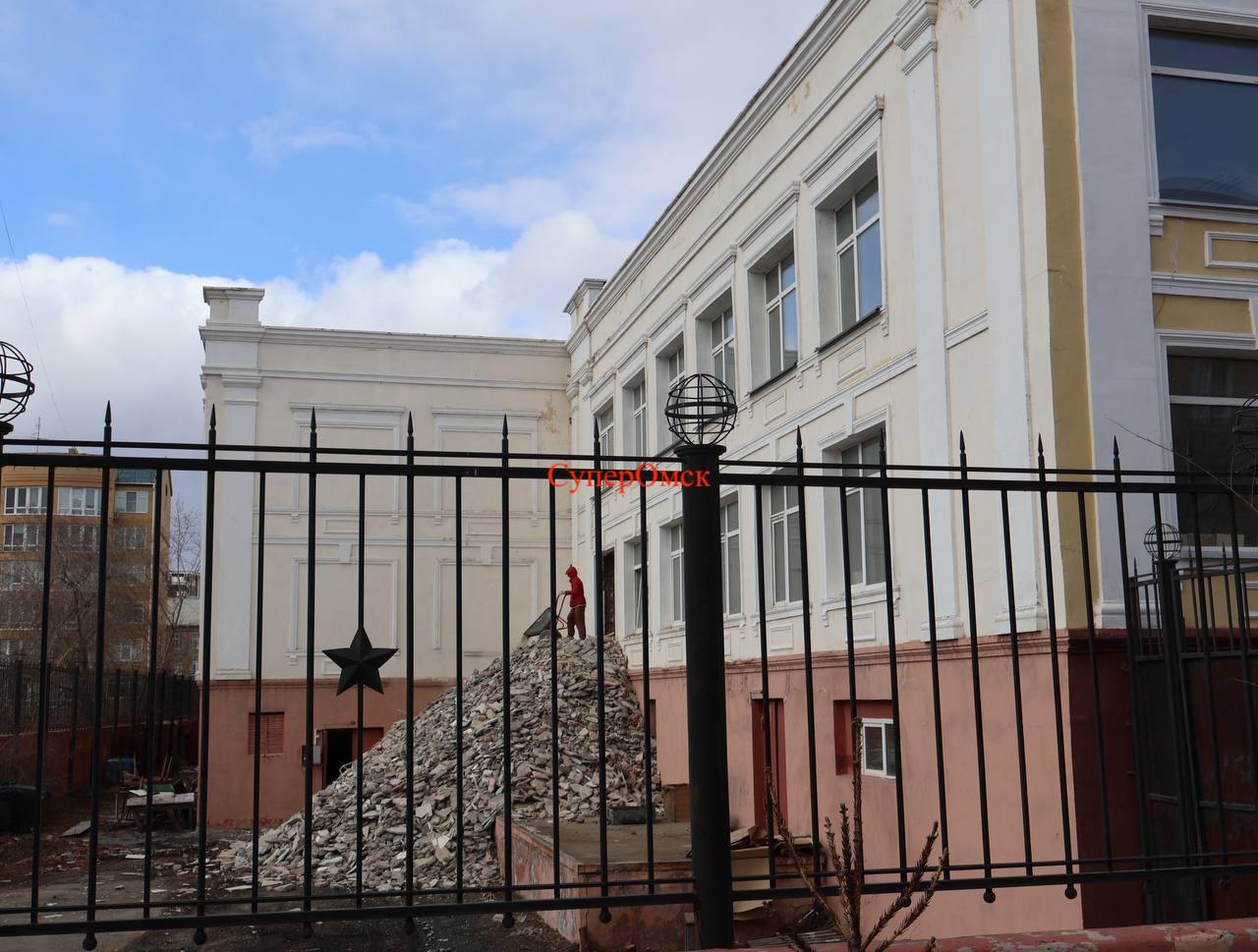 В старом кадетском корпусе Омска начался демонтаж В старом кадетском корпусе Омска начался демонтаж