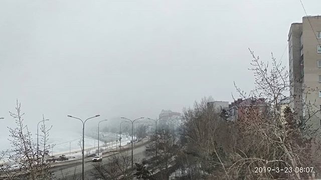 Омичи делятся фотографиями опустившегося на Омск густого тумана Омичи делятся фотографиями опустившегося на Омск густого тумана