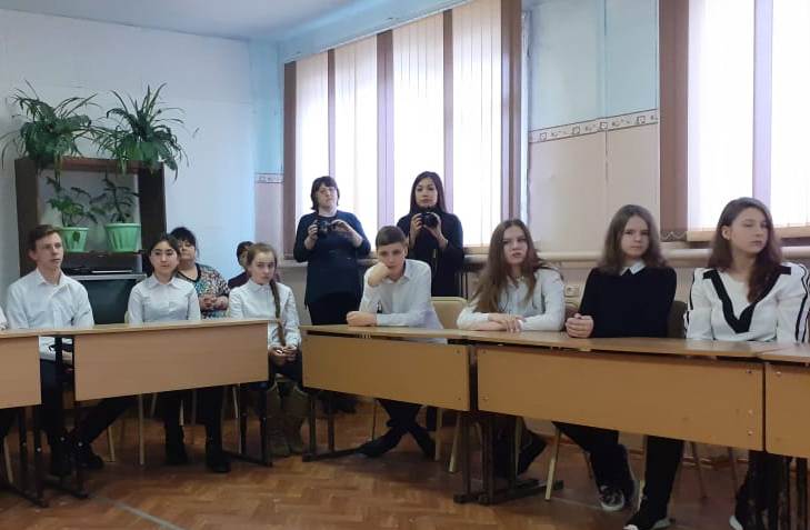Инна Гомолко провела урок мужества для учеников школы № 111
