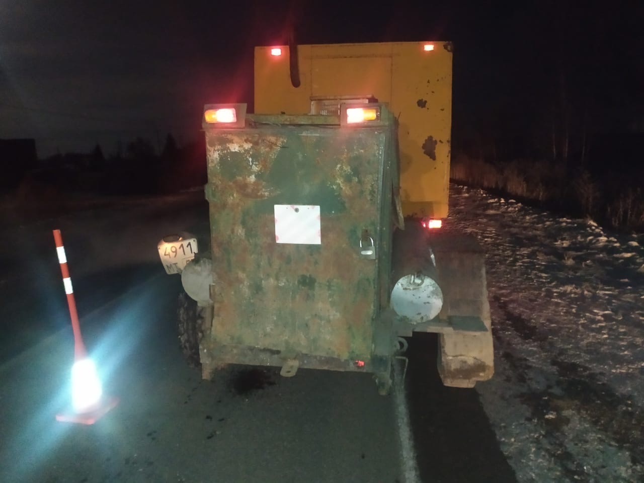 Под Омском легковушка протаранила грузовик себе же во вред Под Омском легковушка протаранила грузовик себе же во вред
