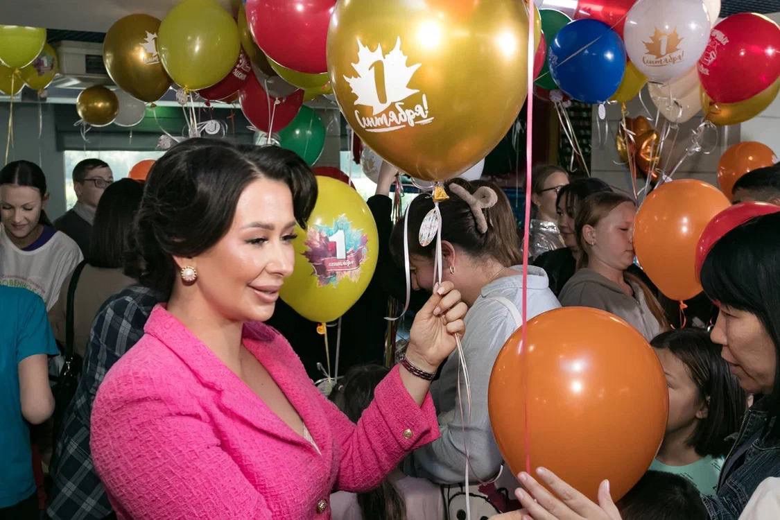 Фонд «Обыкновенное чудо» поздравил юных омичей с началом учебного года