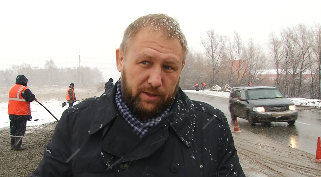Депутат Андрей Ткачук помог обустроить автобусную остановку для многодетных семей на окраине Омска Депутат Андрей Ткачук помог обустроить автобусную остановку для многодетных семей на окраине Омска