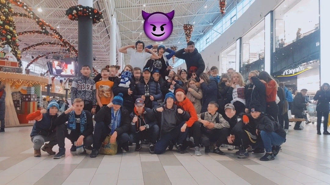 Группировка юных омских оффников облюбовала крупный торговый центр Группировка юных омских оффников облюбовала крупный торговый центр