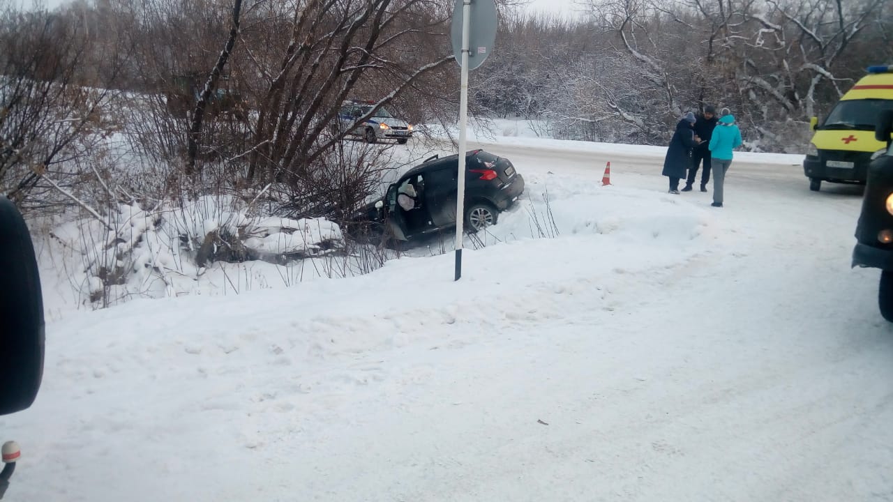 Двое детей пострадали в ДТП на омской трассе Двое детей пострадали в ДТП на омской трассе
