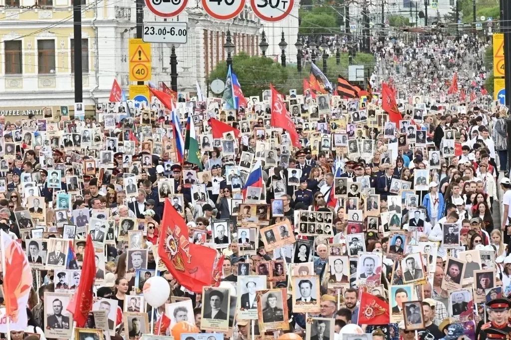 Хоценко: «Бессмертный полк» объединил почти 100 тысяч омичей Хоценко: «Бессмертный полк» объединил почти 100 тысяч омичей