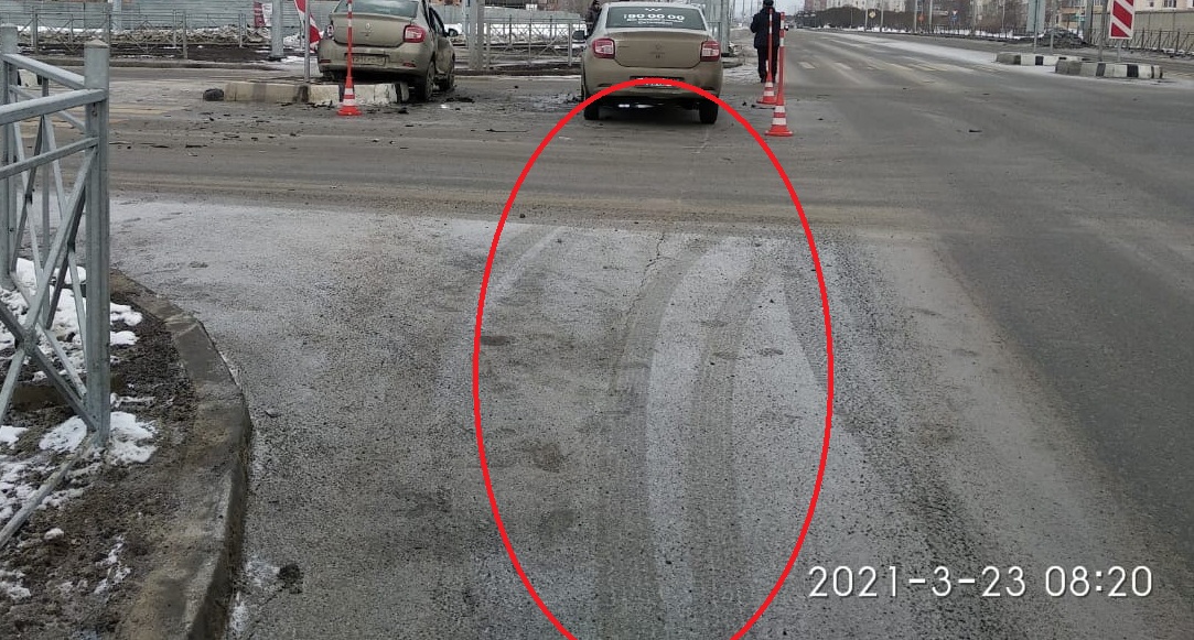Асфальт новой омской дороги за миллиард рублей уже лопнул Асфальт новой омской дороги за миллиард рублей уже лопнул