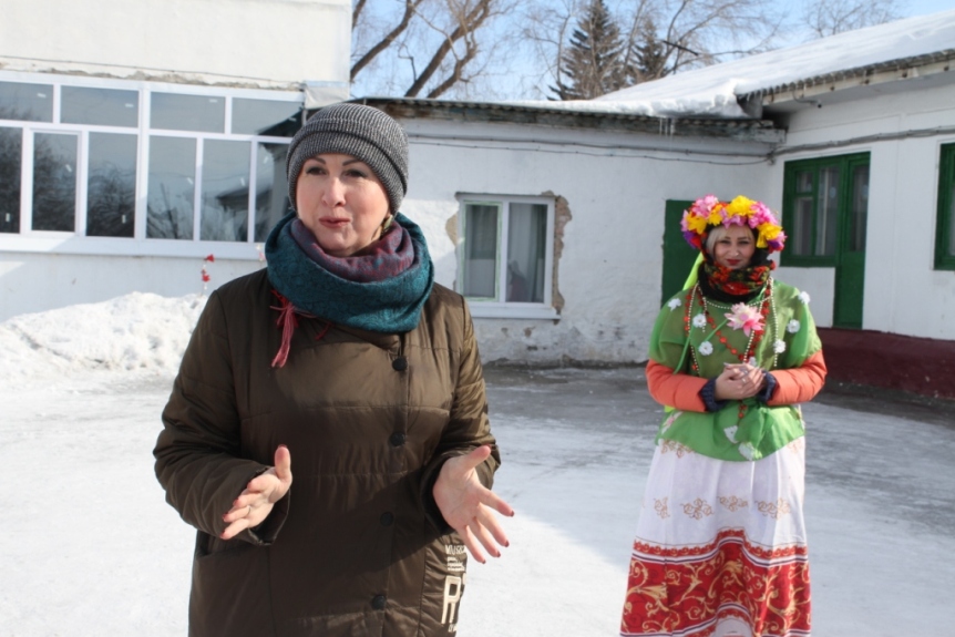 Масленицу в поселке Николаевка отметили блинами, конкурсами и сжиганием чучела