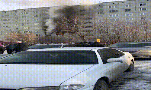 В Омске полыхает многоэтажка из-за хлопка газа - фото (Обновляется)