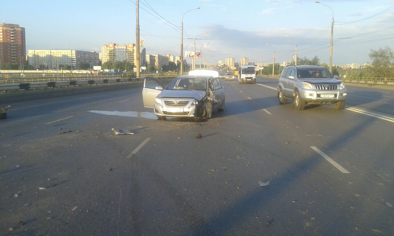 В Омске произошло мощное ДТП у «Арены-Омск» В Омске произошло мощное ДТП у «Арены-Омск»