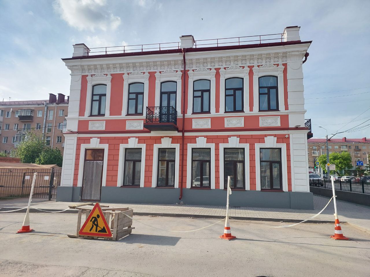 По адресу памятника архитектуры Омска зарегистрировали стоматологию По адресу памятника архитектуры Омска зарегистрировали стоматологию